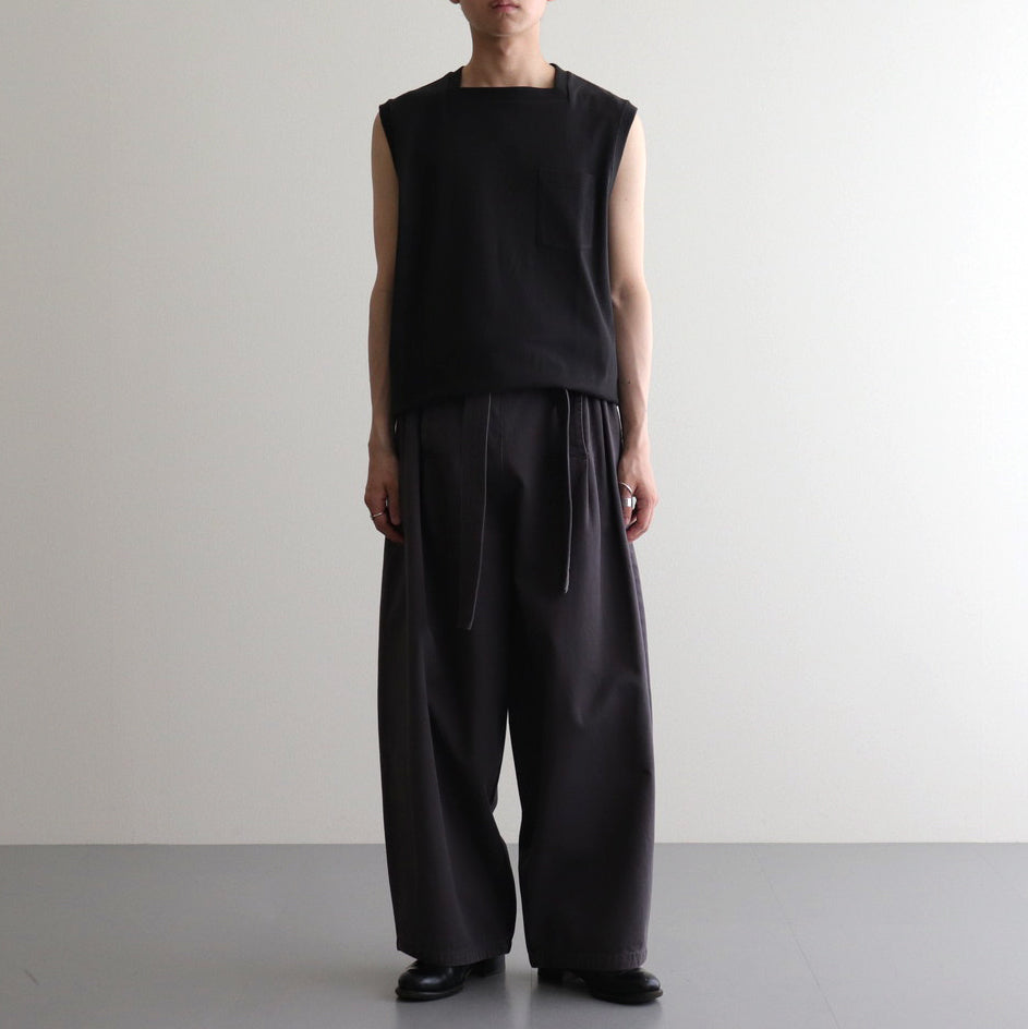 男性モデル(ハラ):172cm 58kg 着用サイズ:46