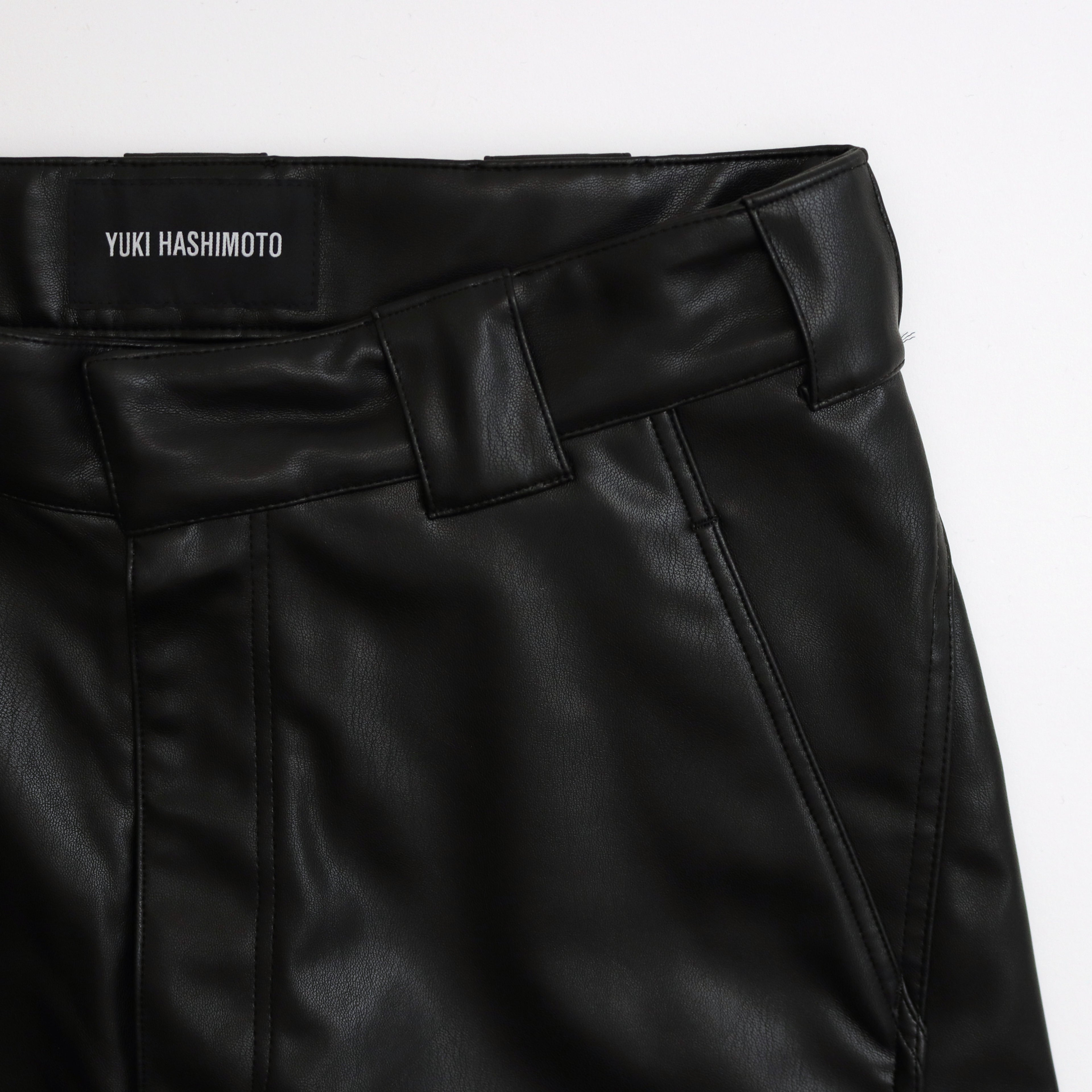 TWISTED LEATHER SHORTS #BLACK [241-01-0202L]